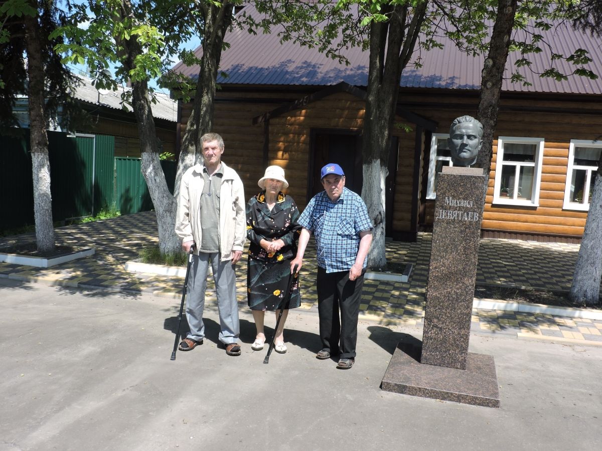 Поездка в дом-музей Героя Советского Союза М.П. Девятаева.